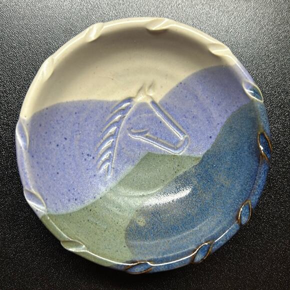Cute Lake Champlain Horse Ceramic Mustang Trinket Dish Blue and Green Ribbed - Picture 1 of 2